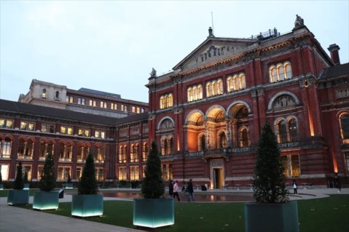 ビクトリア&アルバート博物館 －230万点も収蔵しているアートと 